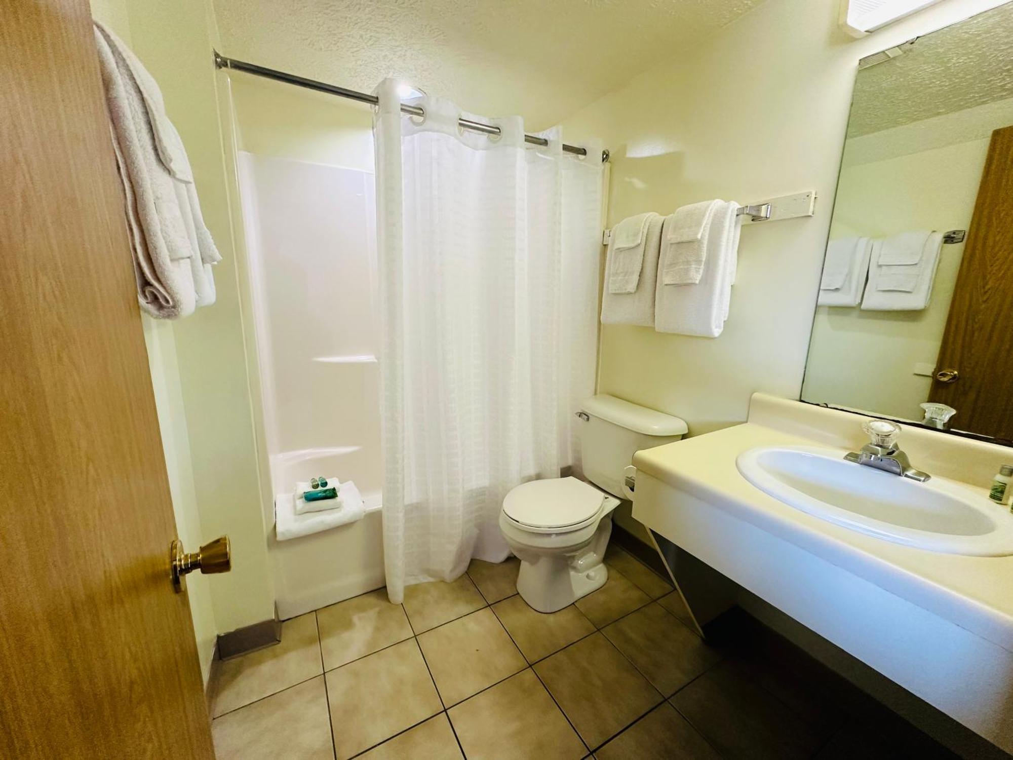 Quality Lodge Sandusky Bagian luar foto