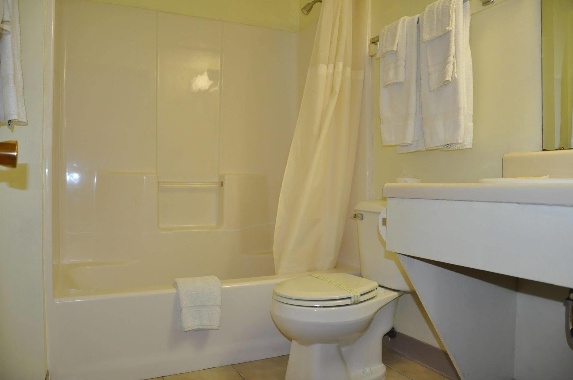 Quality Lodge Sandusky Bagian luar foto