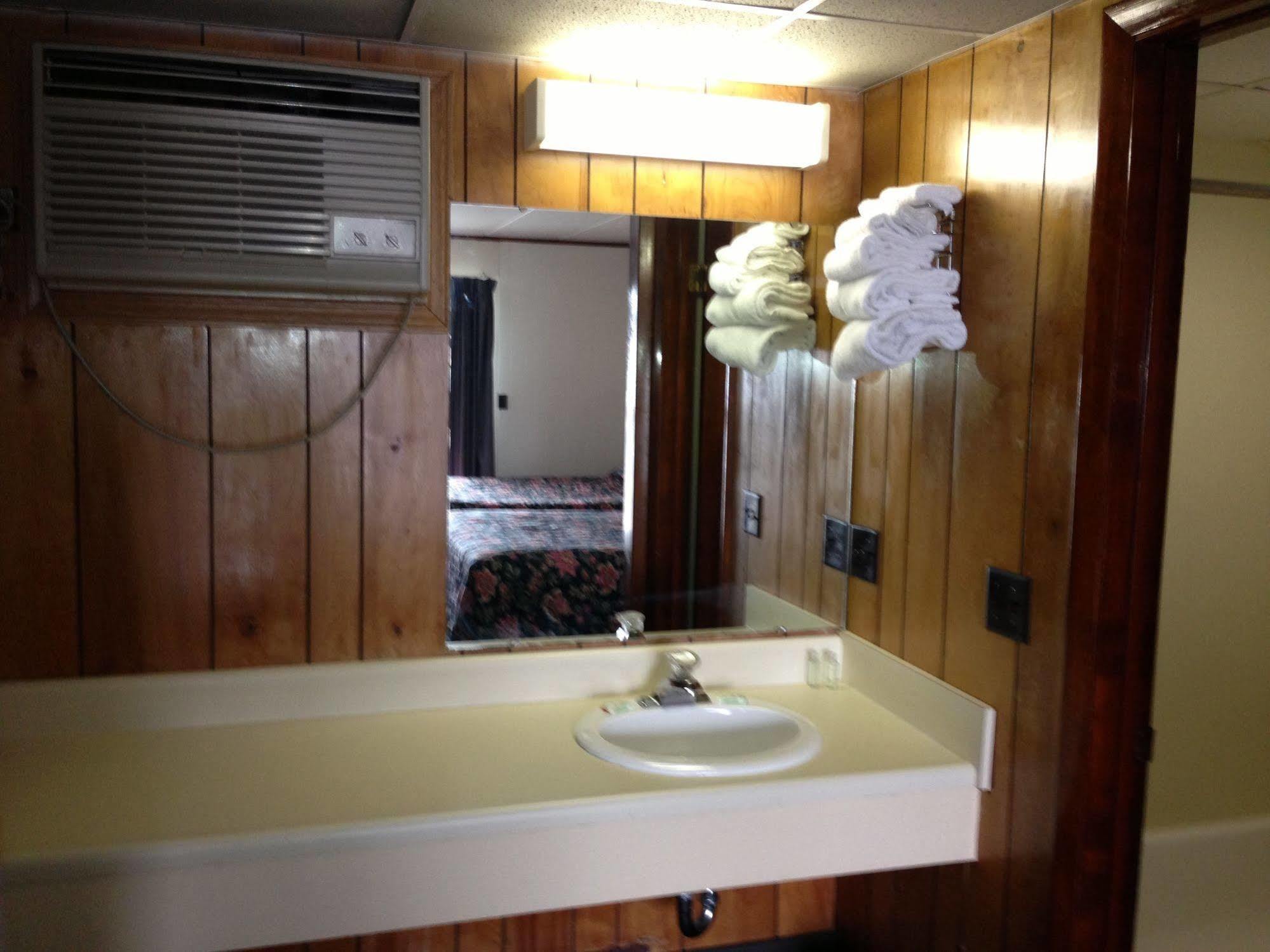 Quality Lodge Sandusky Bagian luar foto