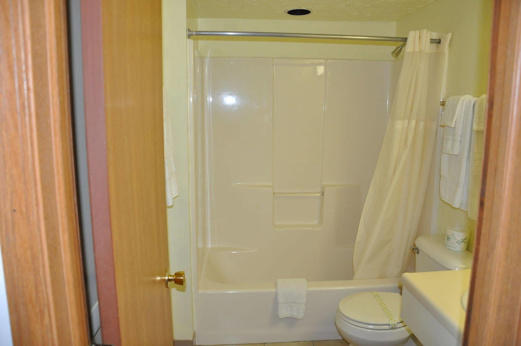 Quality Lodge Sandusky Bagian luar foto